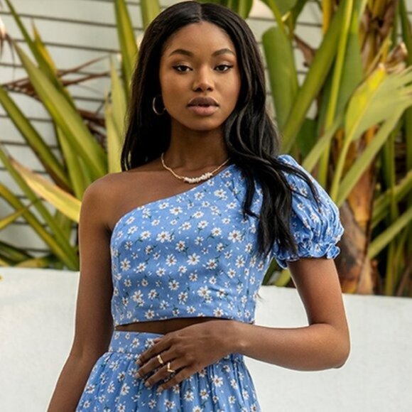 NEW Seven Wonders The Label Meadow One Shoulder Crop Top in Blue Floral Size M - Picture 1 of 10